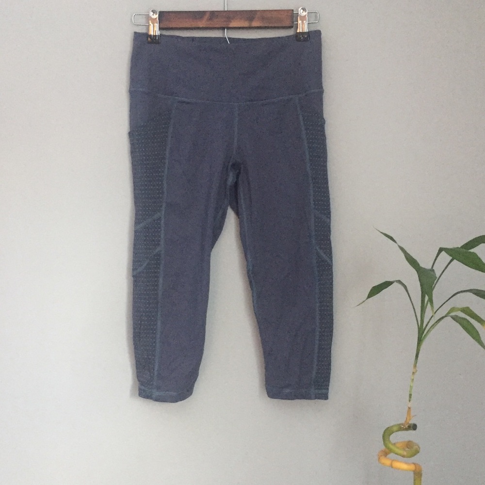 Victoria Sport capri yoga pant w/ pockets